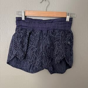 LULULEMON Tracker Short 2 Pretty Palm in Purple Size 6 Casual wokrout